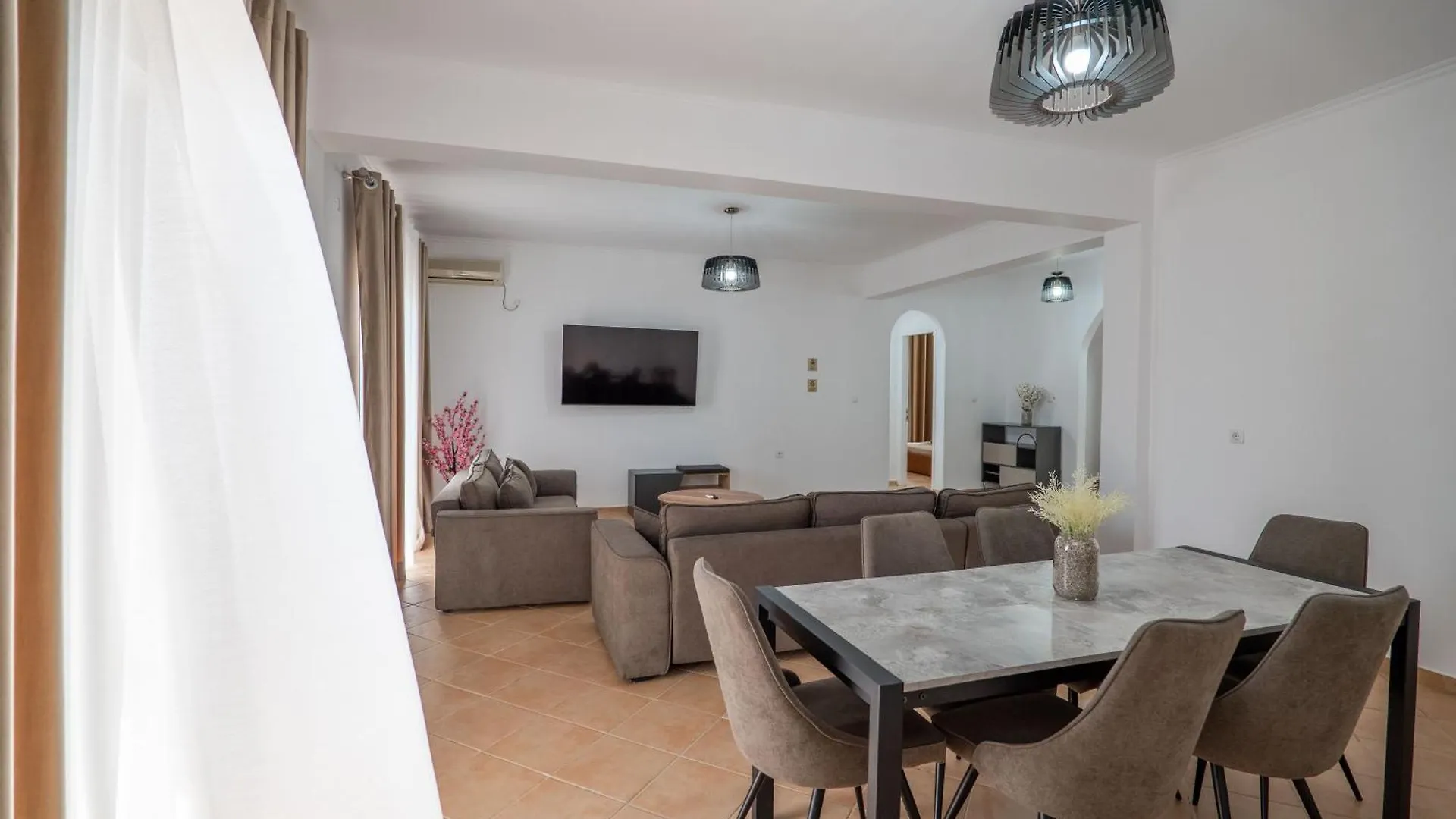 Hoteleks Inn & Suites Sarandë 3*,  Albanien
