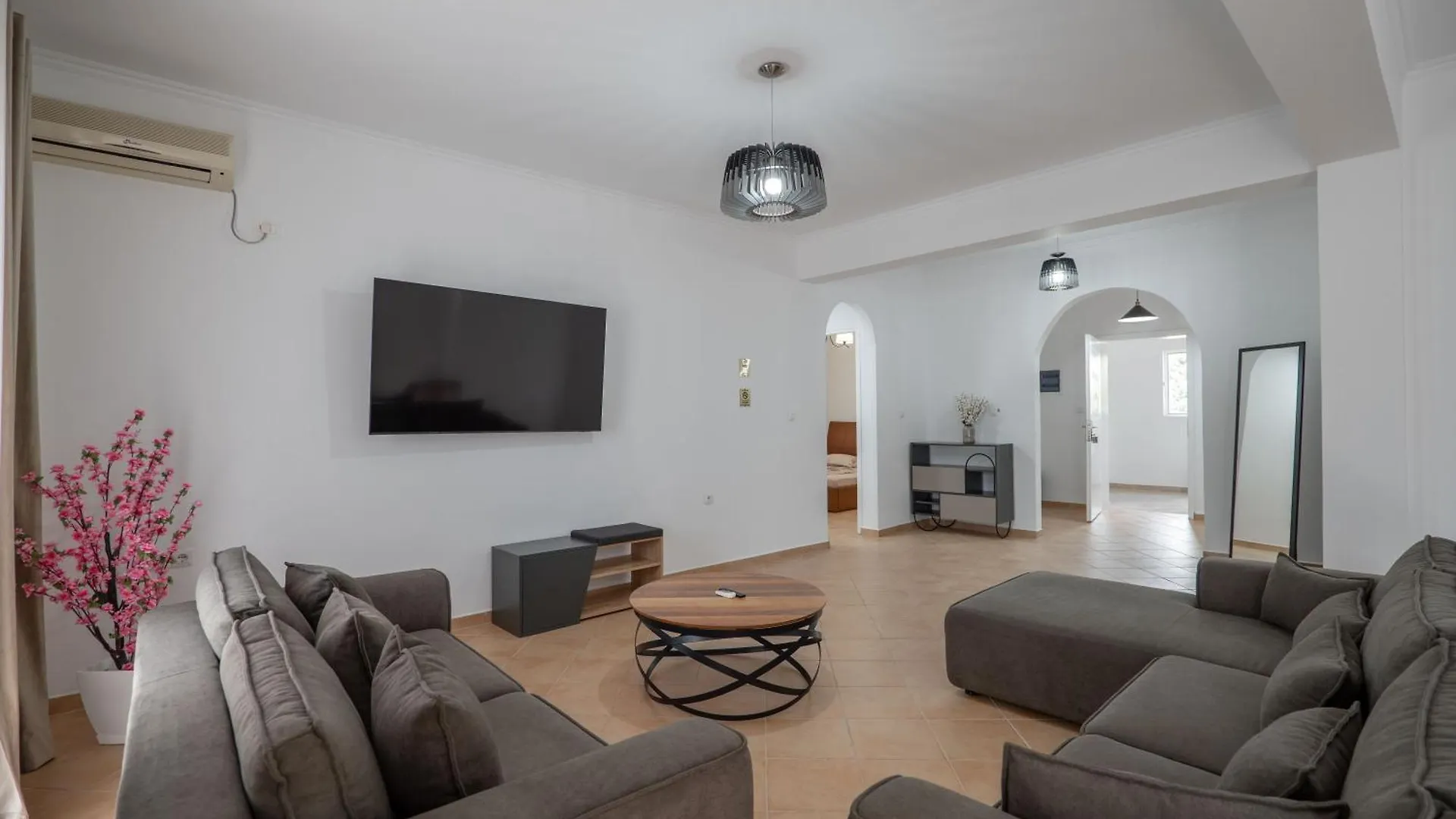 Hoteleks Inn & Suites Sarandë Hotel