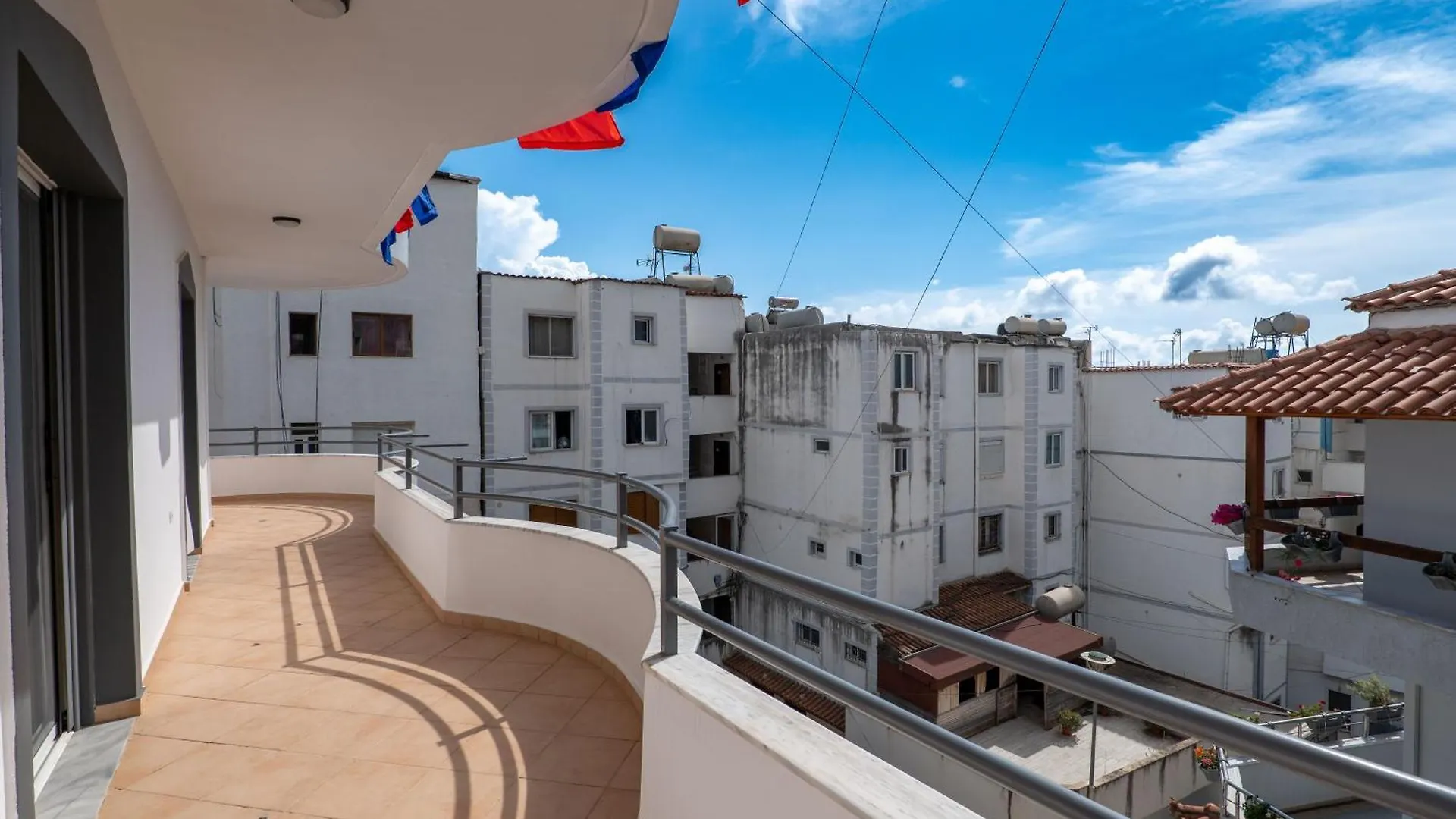 Hoteleks Inn & Suites Sarandë 3*,